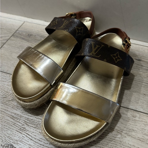 Louis Vuitton sandals perfect for summer - Picture 3 of 5